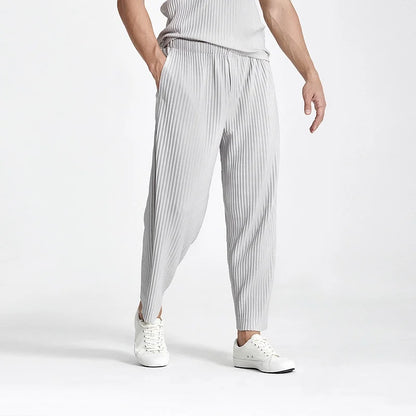 CLASSIC PLEATED PANTS